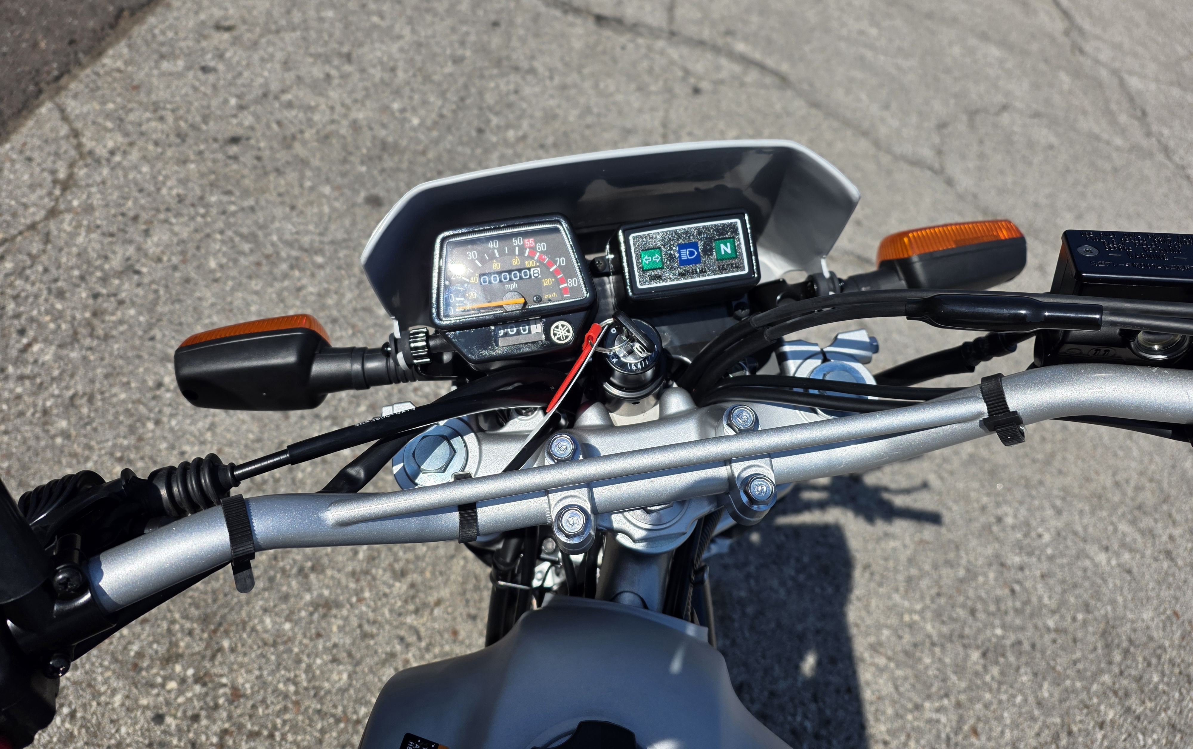 2027 YAMAHA TW200V1 MOTORCYCLE