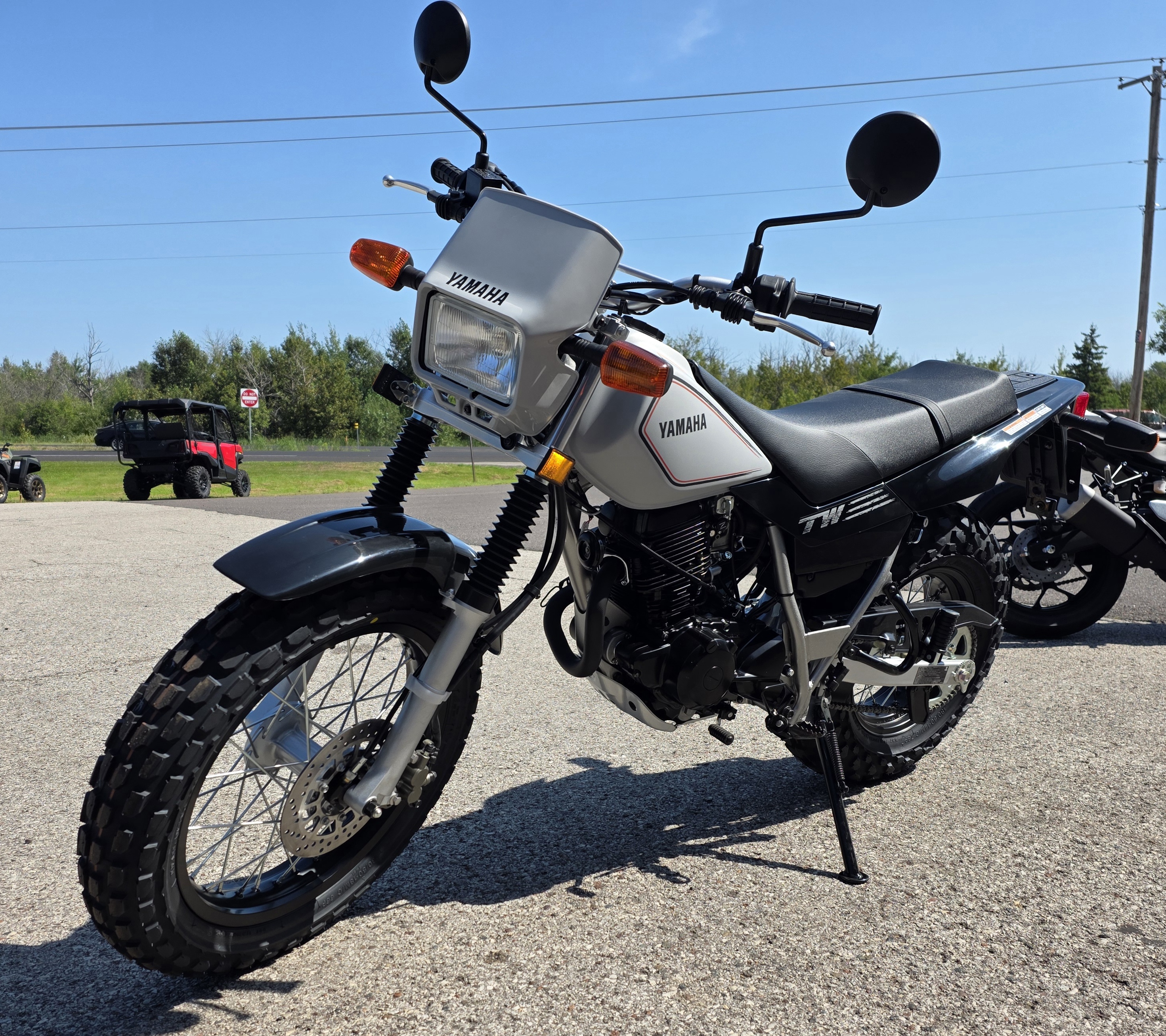 2027 YAMAHA TW200V1 MOTORCYCLE