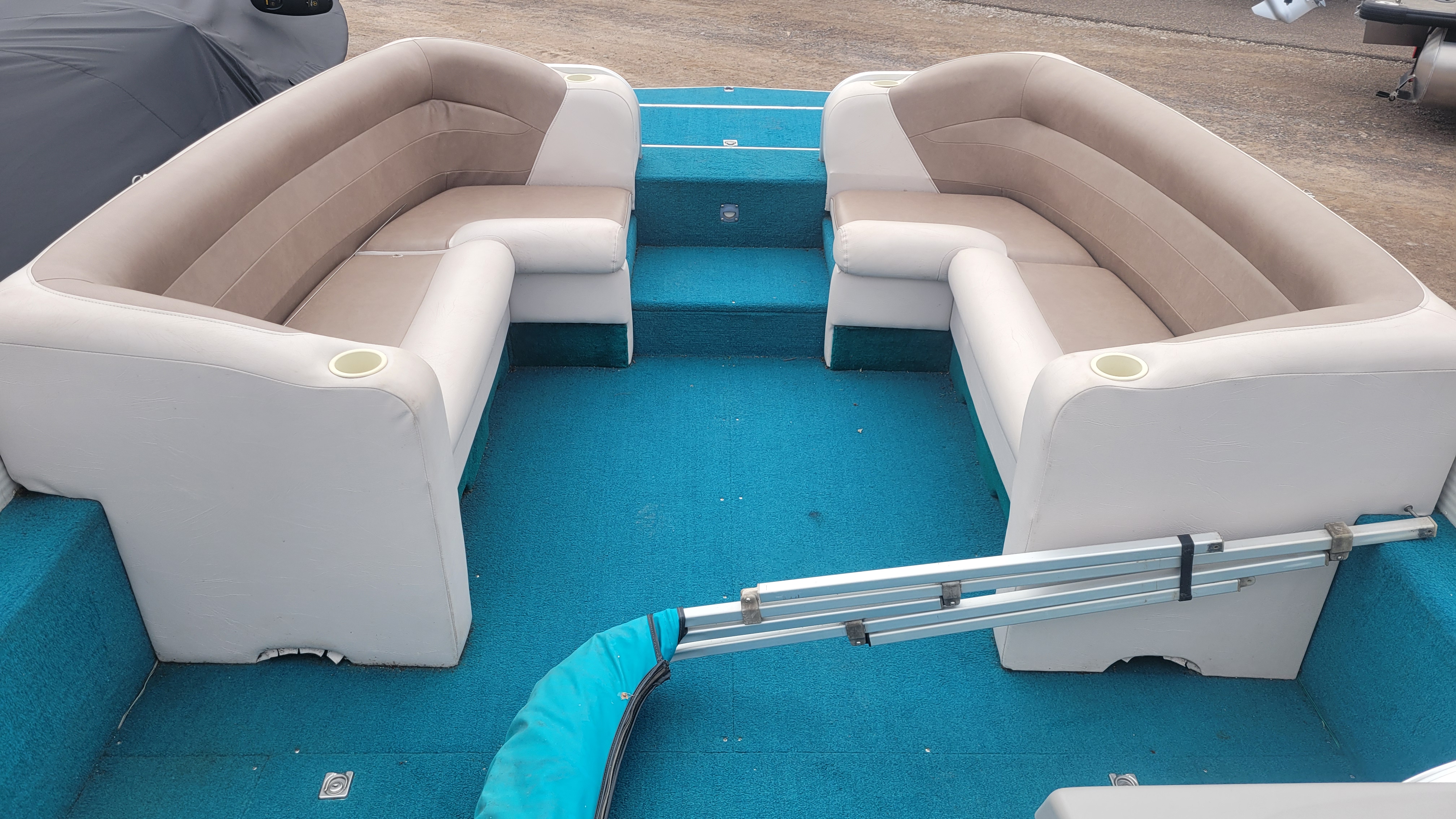 1996 PRINCECRAFT VENTURA 221 BOAT