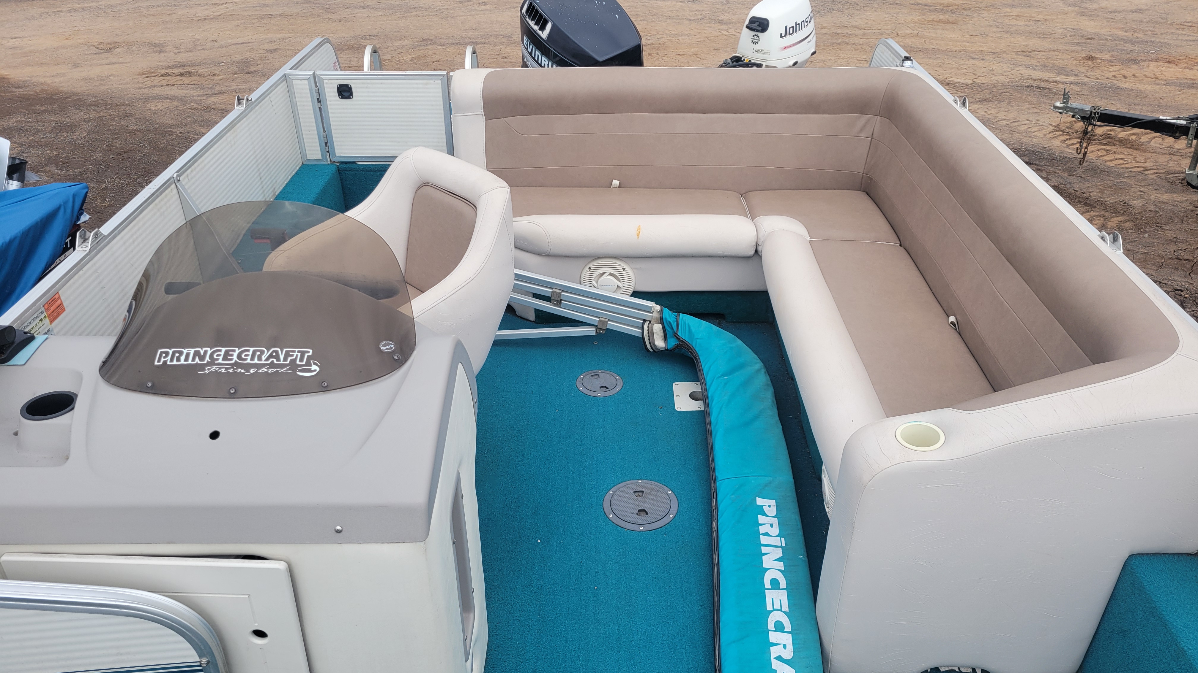 1996 PRINCECRAFT VENTURA 221 BOAT