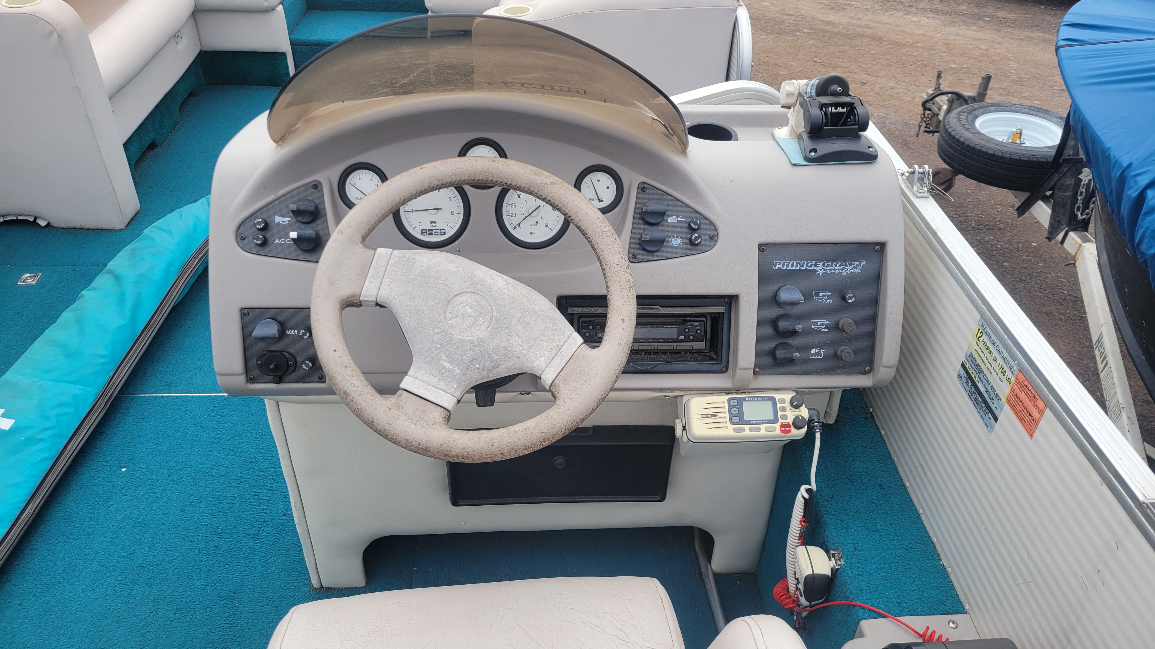 1996 PRINCECRAFT VENTURA 221 BOAT
