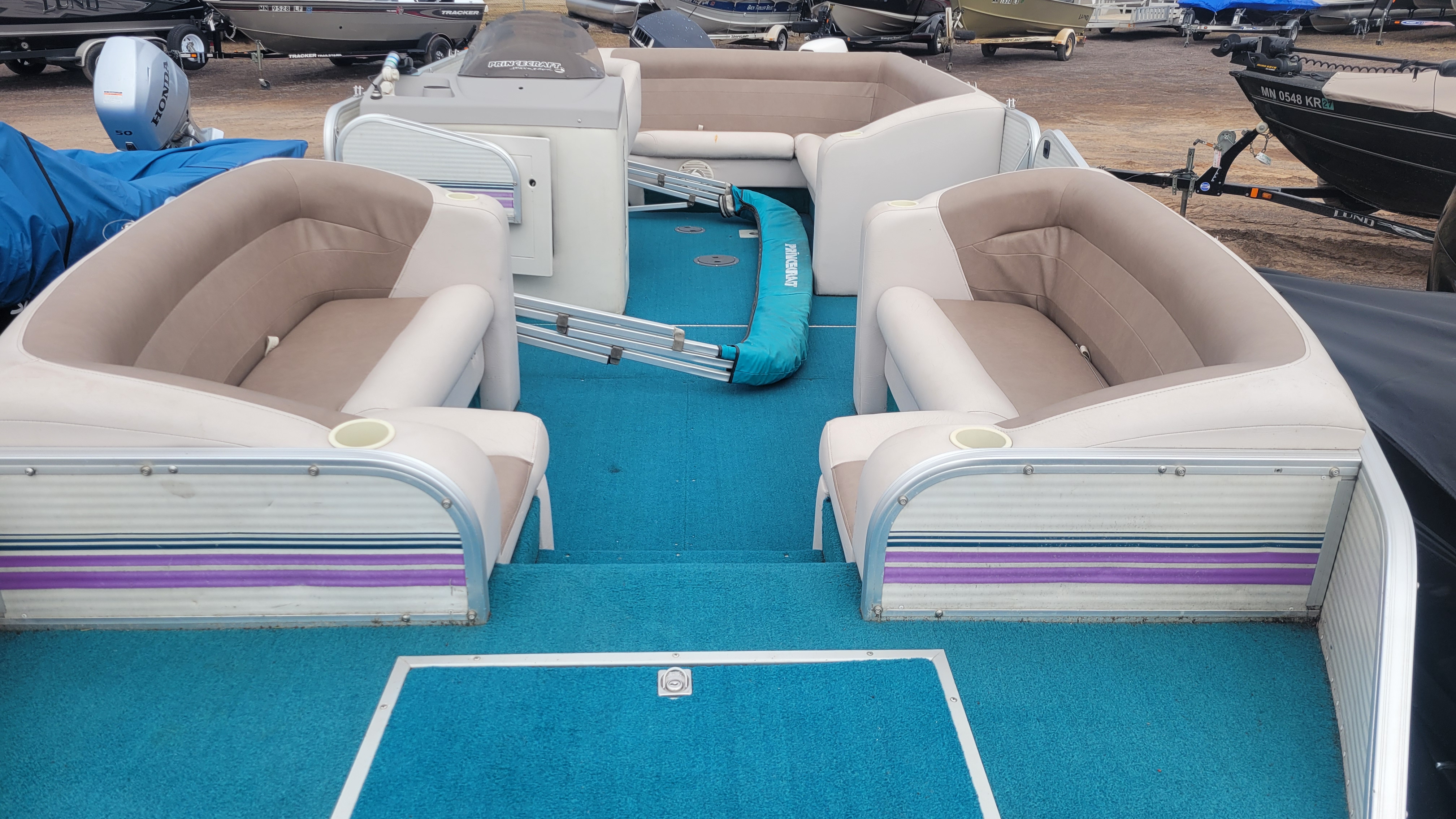 1996 PRINCECRAFT VENTURA 221 BOAT
