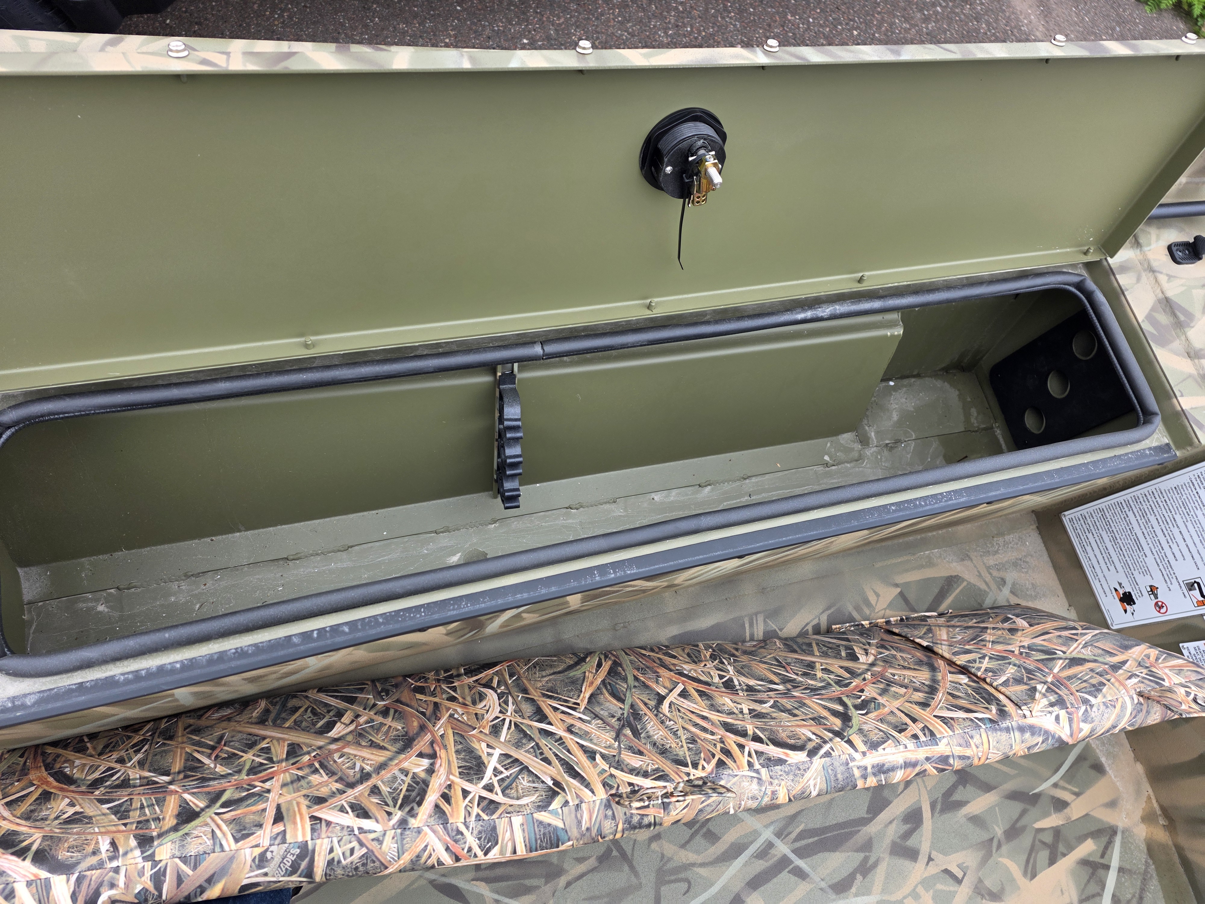 2027 CRESTLINER 1660 RETRIEVER DLX TILLER BOAT