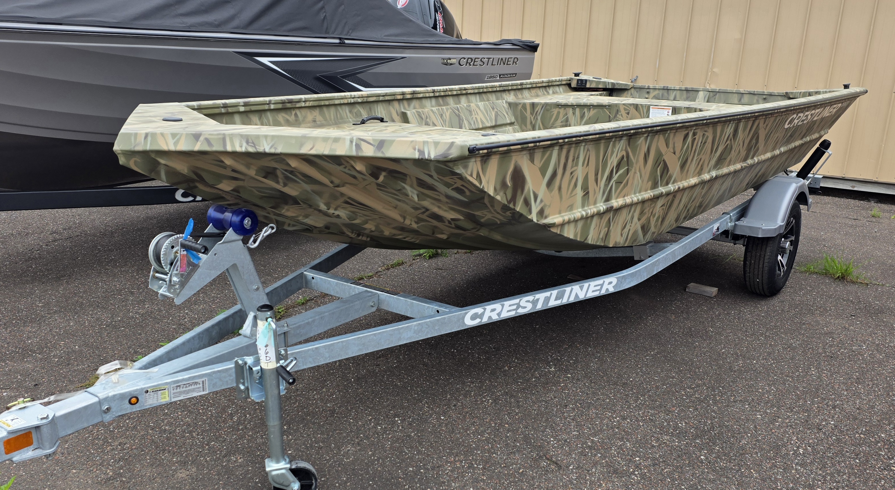 2027 CRESTLINER 1660 RETRIEVER DLX TILLER BOAT